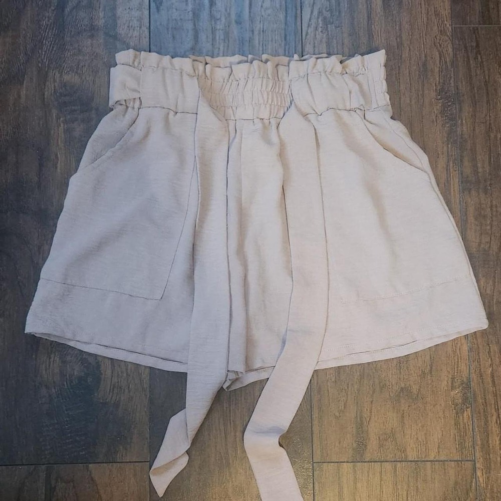 cream soft shorts with elastic waistband, size M